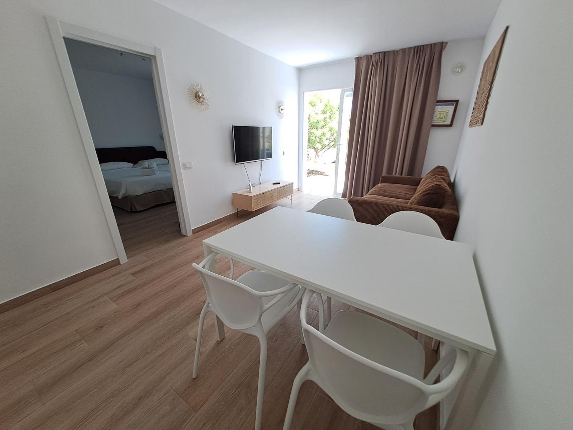 Homeforguest Apartamento Alisios 1 Con Piscina En Corralejo Kültér fotó